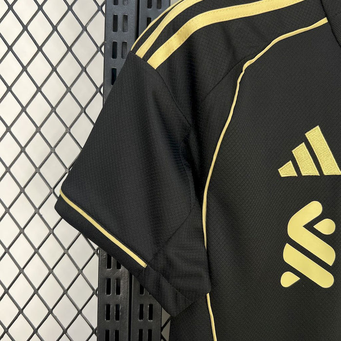 Liverpool 25-26 | Black & Gold Edition