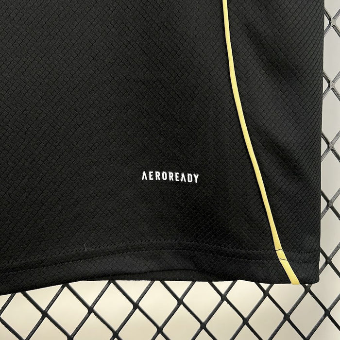 Liverpool 25-26 | Black & Gold Edition