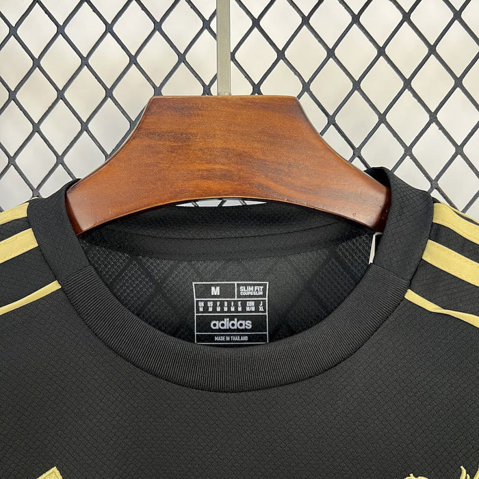 Liverpool 25-26 | Black & Gold Edition