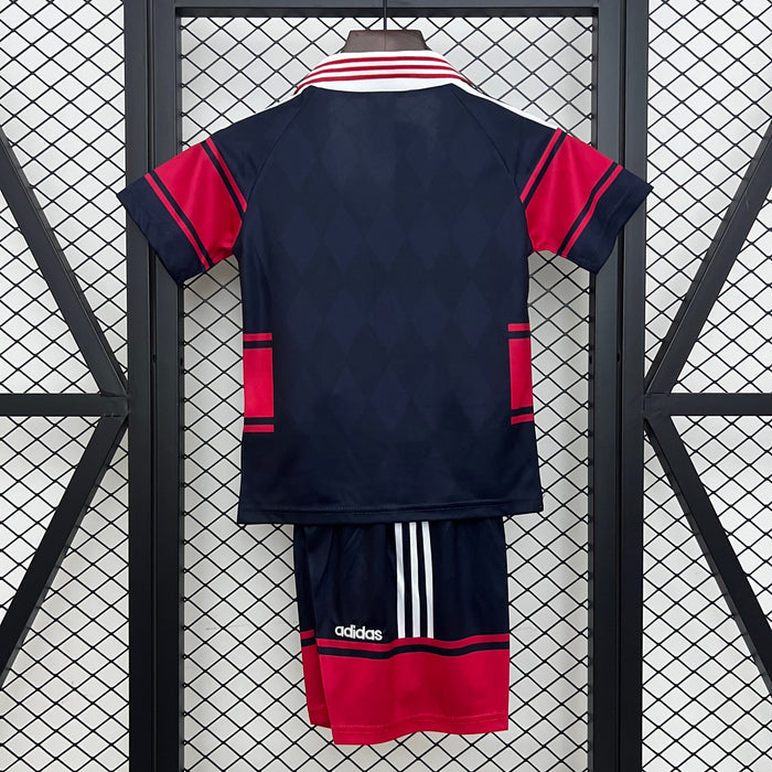 Bayern Munich 99 | Kids | Home